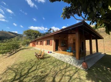 Rural de 2 quartos, Gonçalves · CASA EM GONÇALVES, EXUBERANTE PAISAGISMO E VISTA PARA AS MONTANHAS
