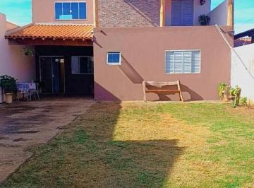 b18ae4c014ef2f5f0531e23b3bac8e887a12c69e · Sobrado com 3 dormitórios à venda, 140 m² por R$ 330.000,00 - Jardim Cambuí - Botucatu/SP