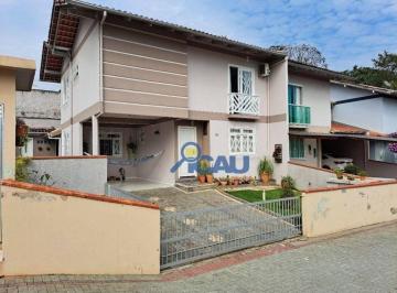 7d24450051e15b497213c5bc18c92824a221f89b · Casa com piscina na Água Verde