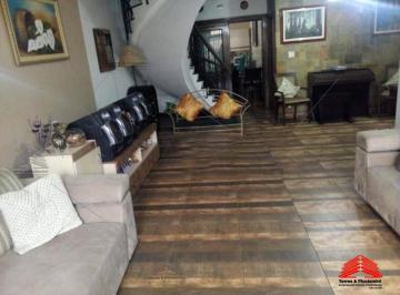 Foto 01 · Sobrado a venda de 380m² no Pari, com 3 dormitórios sendo 1 suíte, 2 banheiros, lavanderia, área de 