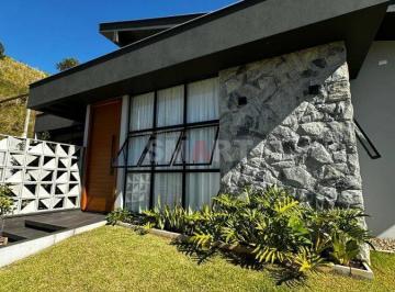 Casa · 147m² · 3 Quartos · 2 Vagas · Casa Moderna com 3 Quartos e Amplo Terreno