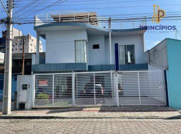 0d95fa102309781cc8f894ebdb431c3f5ce34243 · Triplex no Centro de Navegantes com 4 dormitórios