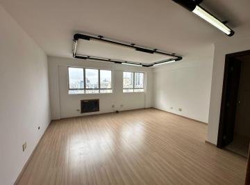 Comercial · 40m² · Sala comercial com 40m² reformada na Rua Riachuelo – Centro