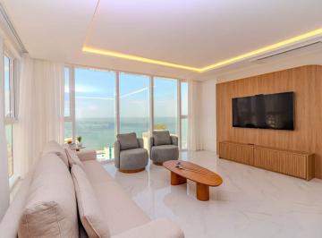 Apartamento · 170m² · 4 Quartos · 4 Vagas · Apartamento à venda no Centro em Balneário Camboriú.