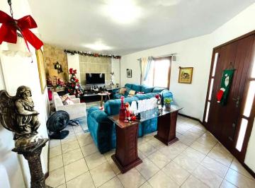 506903_iRvaXL8L8g_50690365dce8da673ab.jpg · CASA 3 DORMITÓRIOS, SUITE, 3 VAGAS, PISCINA E QUIOSQUE EM XANGRI-LÁ. SEMIMOBILIADA.
