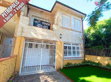 Casa · 235m² · 4 Quartos · 2 Vagas · CASA EM PETRÓPOLIS, PARA COMÉRCIO, RESIDÊNCIA OU MISTO. 4 DORMITÓRIOS E SALÃO DE 75M²
