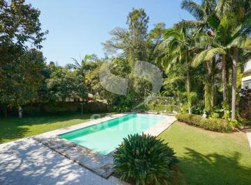 Casa · 800m² · 4 Quartos · 5 Vagas · Casa terrea com 4 dormes ,suítes proximo colégio PI XII, visinha a casa do Silvio S