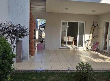 Casa · 210m² · 3 Quartos · 4 Vagas · Oportunidade. Casa no Condomínio Real Park Vila Oliveira