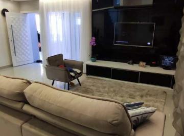 Casa · 173m² · 3 Quartos · 2 Vagas · Casa à venda na Vila Oliveira em Mogi das Cruzes.  São 3 suítes