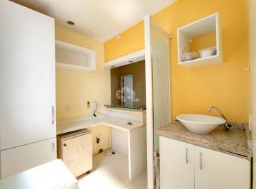 d93bb503-3e95-4cb1-9e76-8f581f032f39 · Apartamento de 2 Dormitórios, com pátio privativo, no bairro São João, em Porto Alegre.