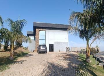Casa · 300m² · 3 Quartos · 5 Vagas · Casa em condomínio fechado