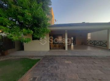 Casa · 382m² · 4 Quartos · 2 Vagas · Casa á venda no condomínio Bosques de Grevílea, em Vinhedo, interior de São Paulo.