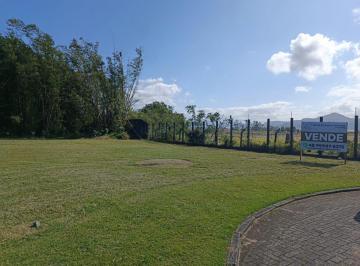 Terreno · 800m² · Terreno final de rua, com vista para a lagoa em Condomínio fechado