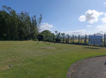 Terreno · 800m² · Terreno final de rua, com vista para a lagoa em Condomínio fechado