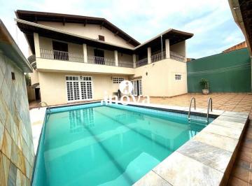 Casa · 700m² · 5 Quartos · 4 Vagas · Casa à venda, 5 quartos, 4 suítes, 4 vagas, Santa Maria - Uberaba/MG