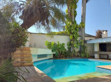 Piscina e churrasqueira · Sobrado Alto Padrão c/ 4 suites, piscina, churrasqueira, 3 salas e 4 vagas.