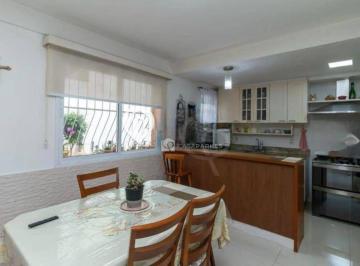 6f3319a5aa3205e7f79d2f780ea8a02904a01083 · Casa de Vila à Venda