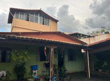 Casa de 4 quartos, Belo Horizonte · Casa com duas moradias independentes, rua tranquila com infraestrutura próxima.