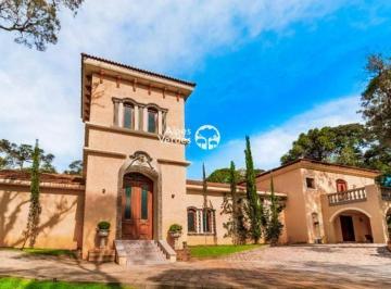 Casa · 499m² · 4 Quartos · 4 Vagas · Vende-se Casa em Condominio com 4 suites a 5 minutos da Rua Coberta