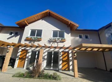 Casa · 82m² · 2 Quartos · 1 Vaga · Vende-se Apartamento em Gramado Vale Aurora a 11 minutos da Rua Coberta