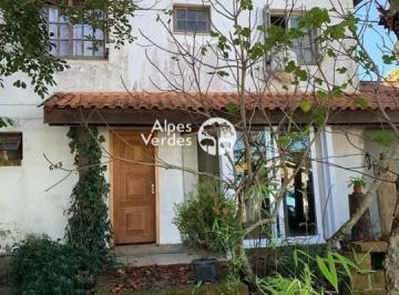 Casa · 210m² · 10 Quartos · 2 Vagas · Vende-se Casa Sobrado em Canela com 3 apartamentos para renda extra a 2 minutos da Catedral de Pedra