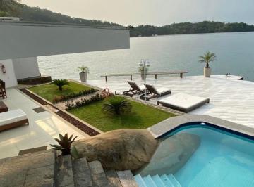 Casa · 450m² · 6 Quartos · 3 Vagas · Linda casa em condomínio com 6 quartos, deck, piscina em Angra