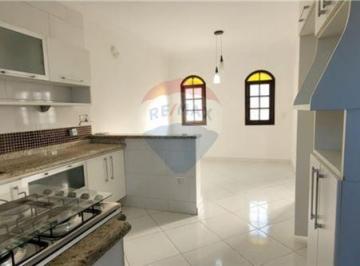 Casa · 13523m² · 3 Quartos · Sobrado espaçoso com 3 dormitórios e 4 vagas de garagem no Jardim Pinhal