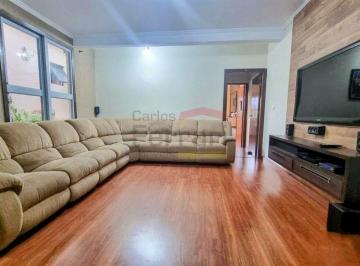 Casa · 400m² · 3 Quartos · 3 Vagas · Oportunidade Imperdível: Sobrado com 3 quartos, 3 vagas, churrasqueira e com salão comercial à venda