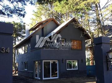 Casa · 116m² · 2 Vagas · CASA COM 3 DORMITÓRIOS EM CANELA PARA VENDA