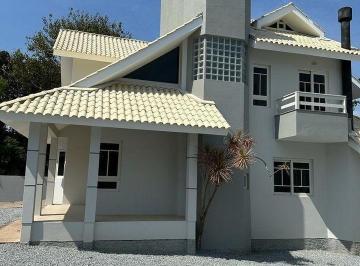 Casa · 250m² · 4 Quartos · 2 Vagas · Belíssima Casa com 04 Quartos (1 Suíte) na Pedra Branca em Palhoça/SC!
