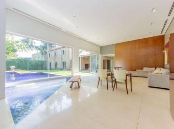 Casa de 4 quartos, São Paulo · Ampla casa com 972m² / Excelente quintal com piscina / pronta para morar