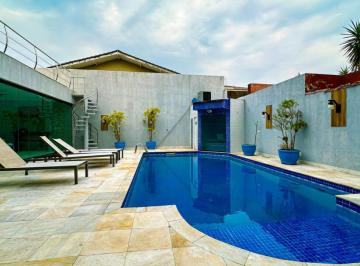 Casa · 450m² · 4 Quartos · 4 Vagas · Casa à venda no Jardim Acapulco, próxima ao clube e portaria