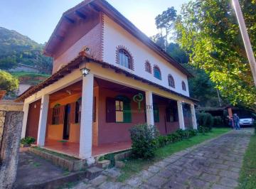 ede8a019c1c3f835a923a6ba628ca6e4357e3b1e · Casa à venda, 182 m² por R$ 800.000,00 - Albuquerque - Teresópolis/RJ