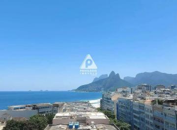 Apartamento · 241m² · 3 Quartos · 2 Vagas · Cobertura duplex de 3 quartos com 2 vagas e vista mar, no posto 6. 