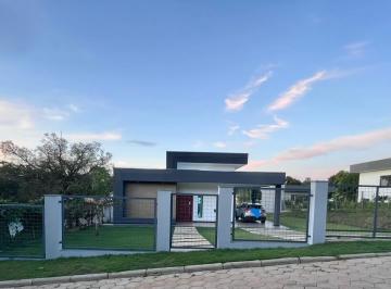 Casa de 3 quartos, Jaboticatubas · Casa Nova em Condomínio Fechado, MG010, KM55, sentido serra do Cipó