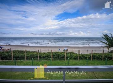 Apartamento · 100m² · 3 Quartos · 2 Vagas · Apartamento Beira mar com piscinas