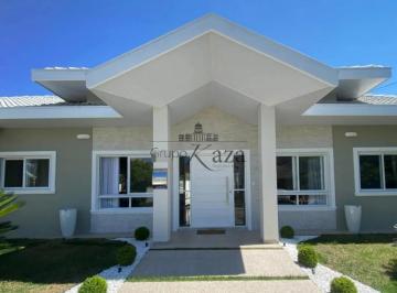 Casa · 455m² · 3 Quartos · 4 Vagas · Oportunidade - Casa em Condomínio - Altos da Serra VI - Urbanova - 240m².