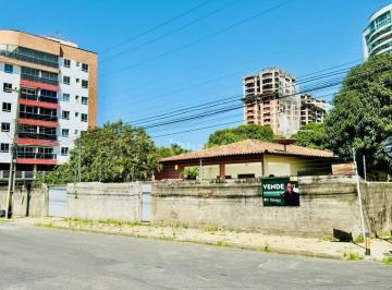 Casa · 300m² · 4 Quartos · 3 Vagas · Casa comercial à venda no Noivos, Teresina – Espaço e Localização Estratégica