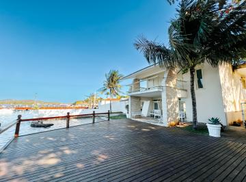Casa de 5 quartos, Cabo Frio · Mansão de Luxo com 5 Suítes, Marina Privativa e Praia Particular no Condomínio Moringa