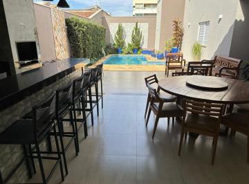 Casa · 260m² · 3 Quartos · 2 Vagas · Casa com 3 quartos à venda, bairro Santa Mônica - Uberlândia/MG