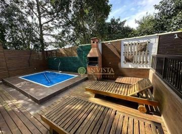 46dc7ea0ef0183175721a9d0577fe7c90453c414 · Condomínio fechado, 3 quartos sendo 2 suítes, 1 loft mobiliado na área externa e 4 vagas no Campeche
