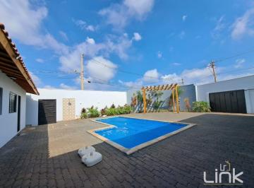 Casa · 200m² · 2 Quartos · 4 Vagas · Casa térrea de festas à venda com 200 m2 de área construída, em terreno de 395 m2.