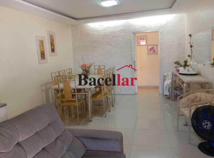 Foto do imóvel - Otima casa triplex no bairro do Encantado! 1 piso com vaga e um espaço de lazer com telhado.