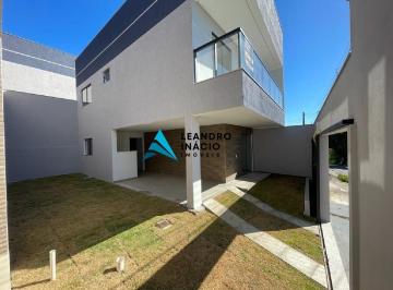 Casa · 124m² · 3 Quartos · 1 Vaga · DESCUBRA SEU REFÚGIO PERFEITO EM SANTA MÔNICA: CASA DUPLEX ENCANTADORA COM 3 QUARTOS!