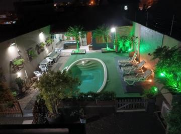 491537_iQ6iHY8a3_49153766bf7ba6b093c.jpg · LINDA CASA 03 SUÍTES COM PÁTIO E PISCINA