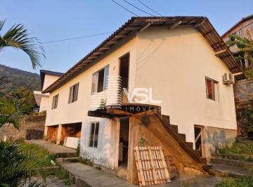Foto 01 · Propriedade com duas casas, casa principal com 4 dormitórios e terreno de 400 m²