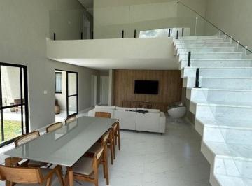Casa · 345m² · 5 Quartos · Casa de alto padrão em Guarajuba, Camaçari-BA: 5 quartos, 5 suítes, 5 banheiros, 345m² de área. Venh