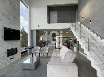 Casa · 330m² · 3 Vagas · CASA COM VISTA PARA O VALE