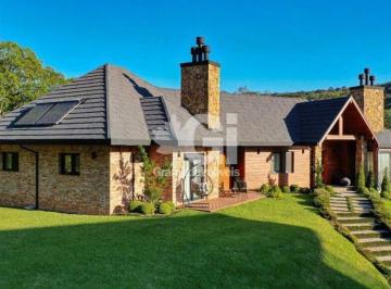 Casa · 512m² · 4 Vagas · CASA EM CONDOMINIO FECHADO EM GRAMADO