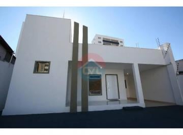 Casa · 211m² · 3 Quartos · 4 Vagas · EXCELENTE IMÓVEL  REGIÃO CENTRAL